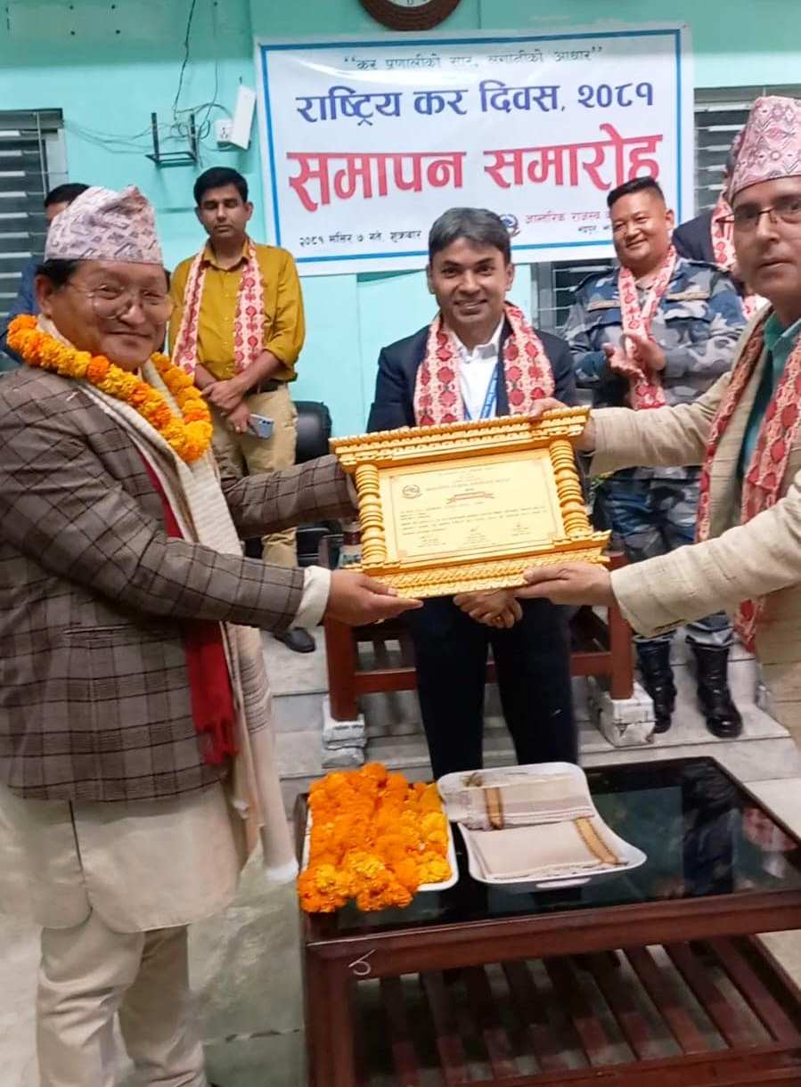 पाँचथरबाट सबैभन्दा बढी आयकर दाखिला गर्ने नरेन्द्र केरुङ सम्मानित